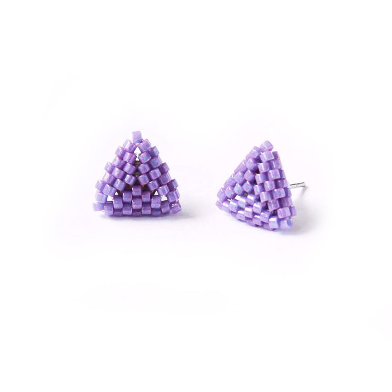 Cercei triunghiulari mici din margele violet