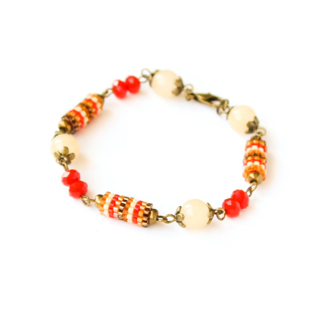 Bratara din margele maro, bej si rosu aprins