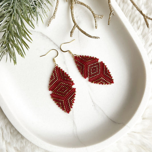 Cercei eleganti ovali din margele visinii si aurii