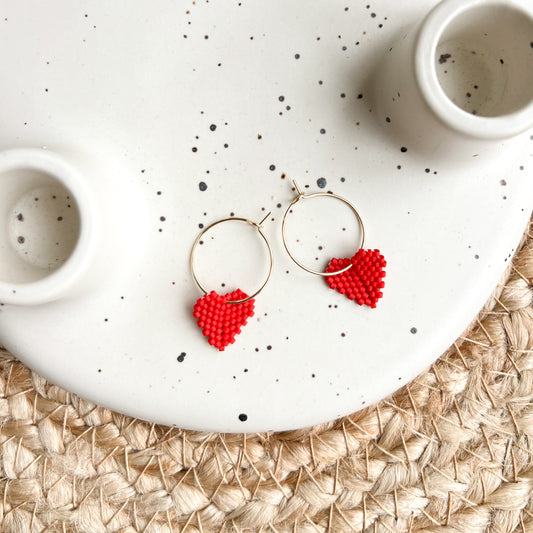 Cercei hoops aurii cu inima rosie