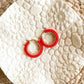 Cercei hoops mici din margele rosu aprins si aurii