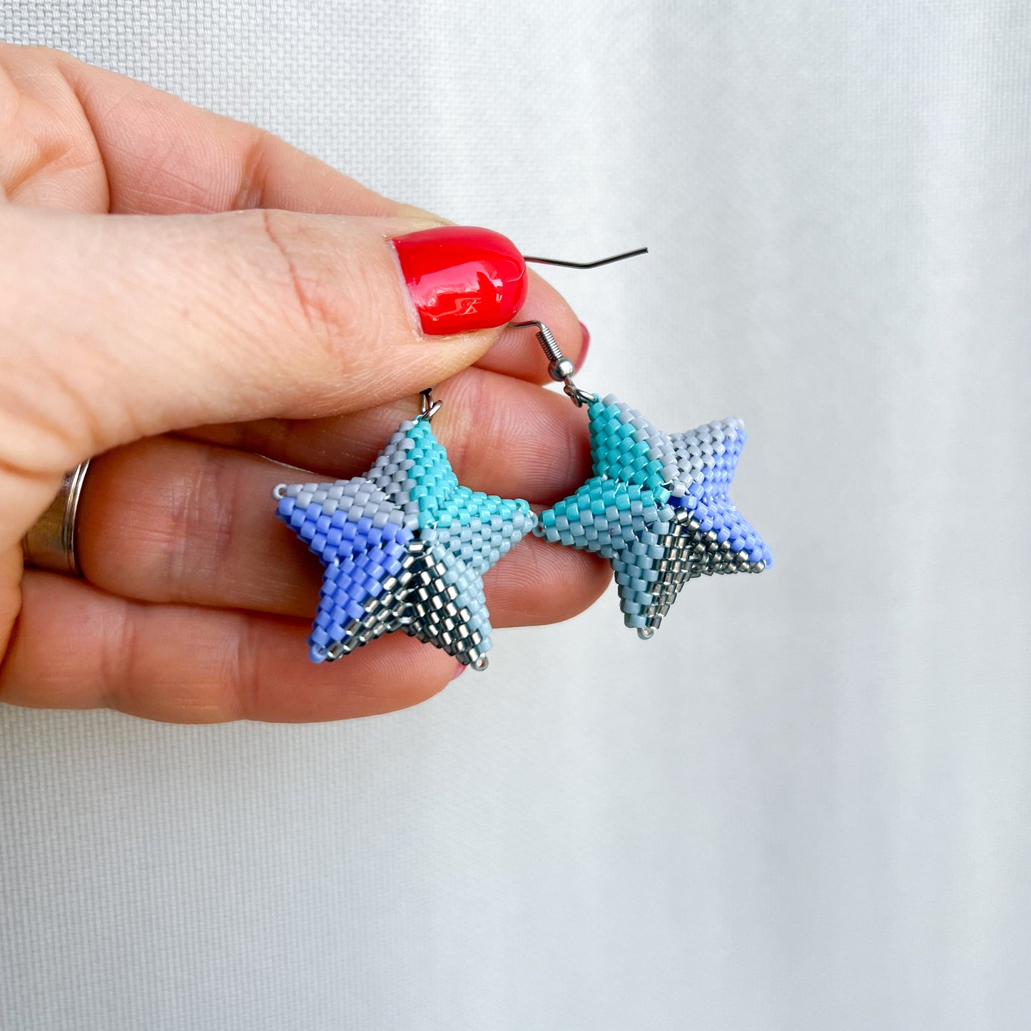 Cercei stea 3D din margele albastre, turcoaz si gri