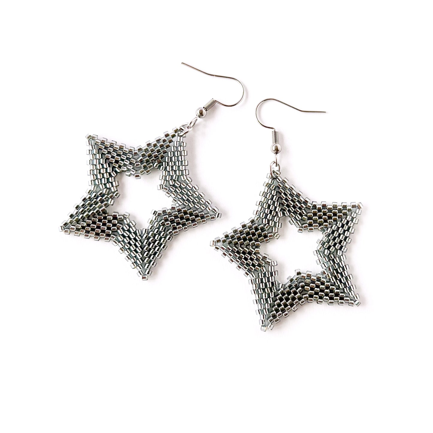 Cercei stea argintie din margele