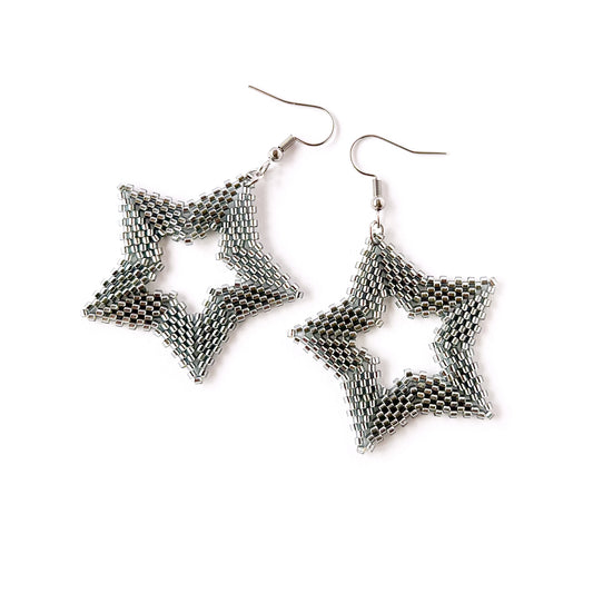 Cercei stea argintie din margele