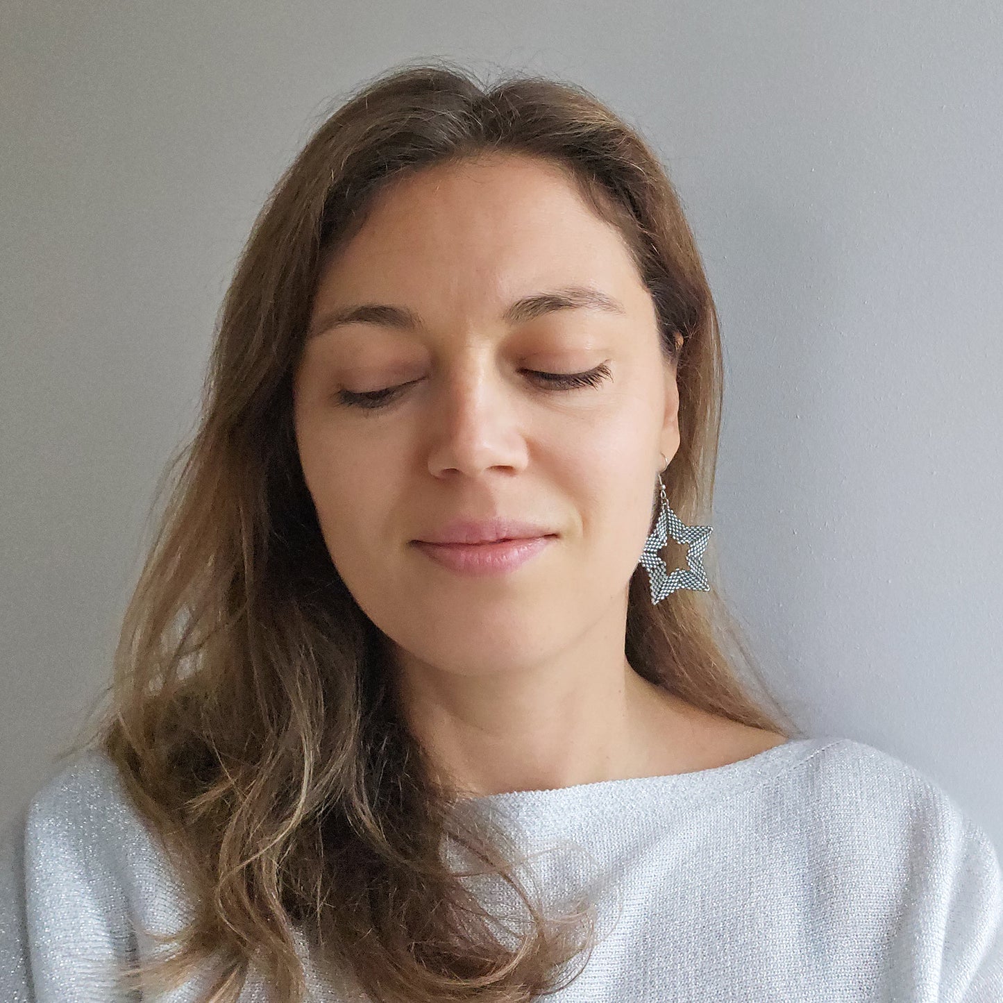 Cercei stea argintie din margele