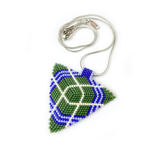 Colier cu pandantiv trunghiular cadrilat verde